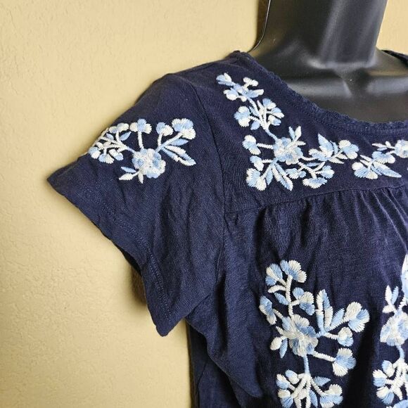 Dip Embroidered Blouse    - Picture 2 of 6